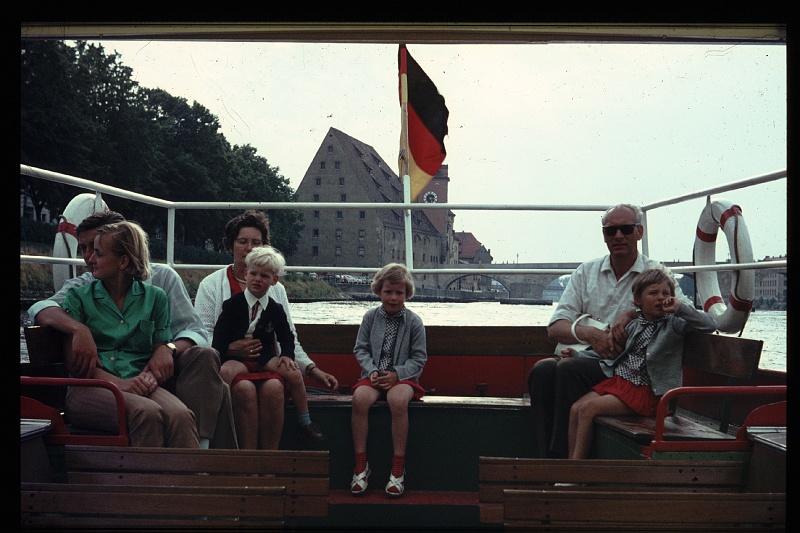 17.Regensburg jul 1968 Ilse,Papa,Brigitte,Marion,Peter.JPG